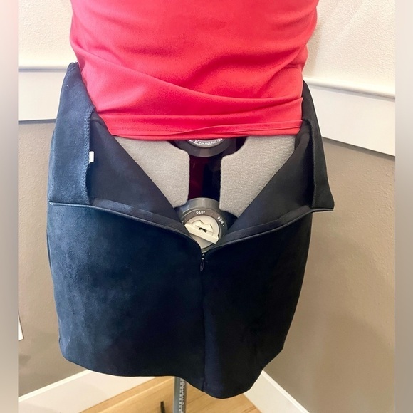 Black Faux Suede Mini Skirt Fringe Size Medium Cowgirl Western Career Clubbing - Picture 7 of 12